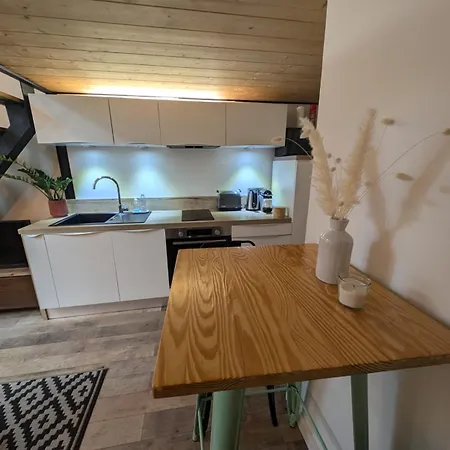 Centre - Superb With Mezzanine דירה *